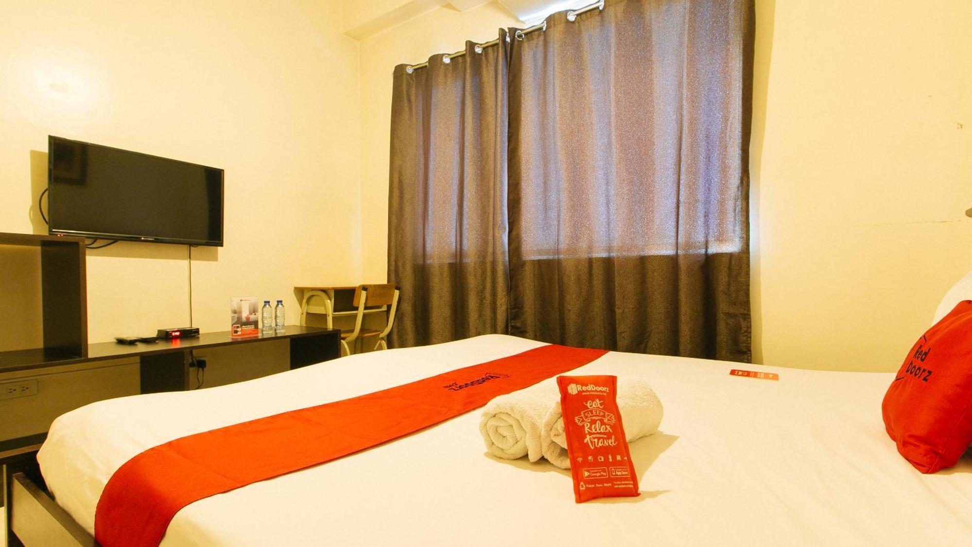 Reddoorz Plus @ E Rodriguez Corner Banawe Quezon City Esterno foto